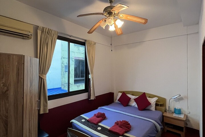 Room 6 of 62