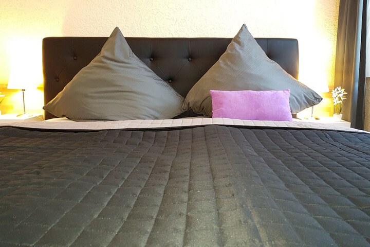 Room 9 of 30