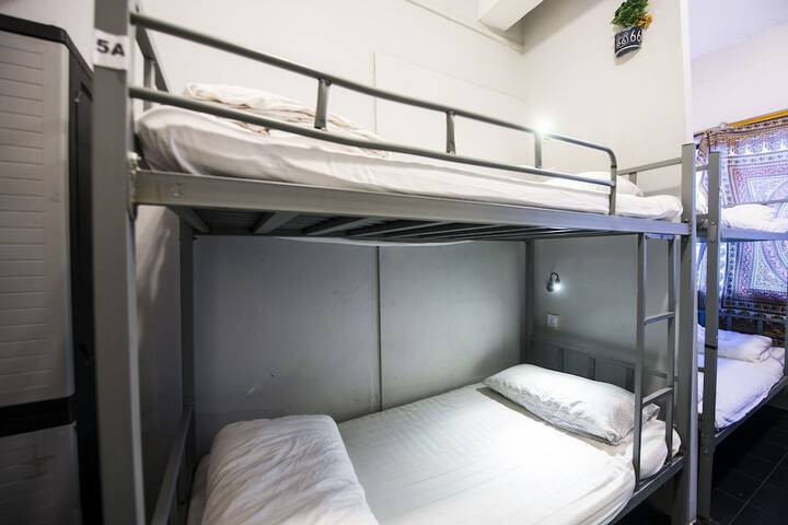 Room 18 of 43