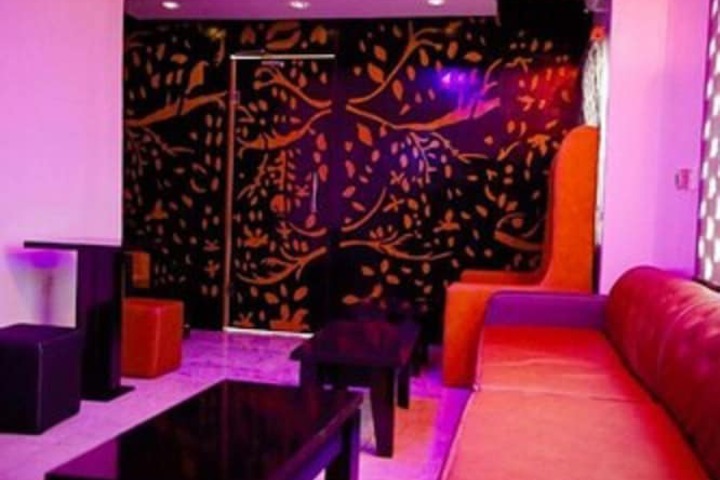 Lounge 18 of 22
