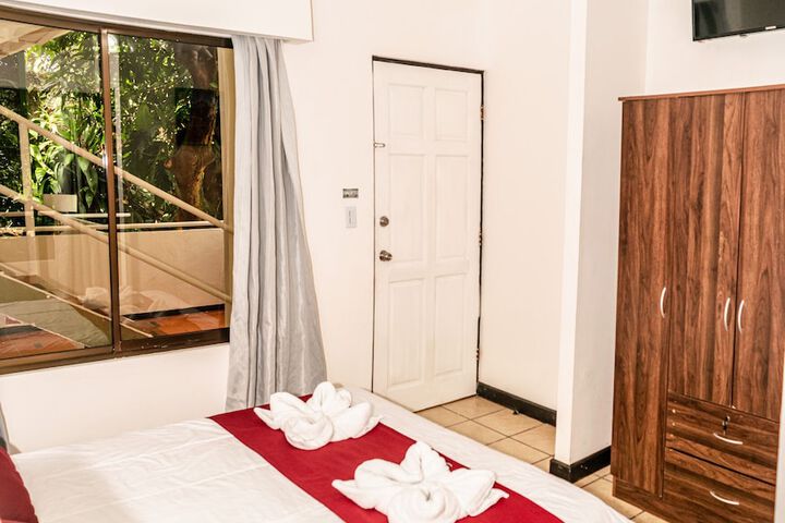 Room 3 of 80