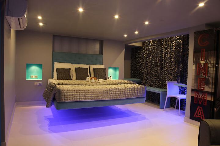 Room 27 of 76
