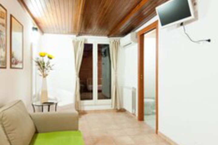 Room 25 of 59