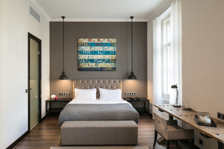 Room 12 of 77