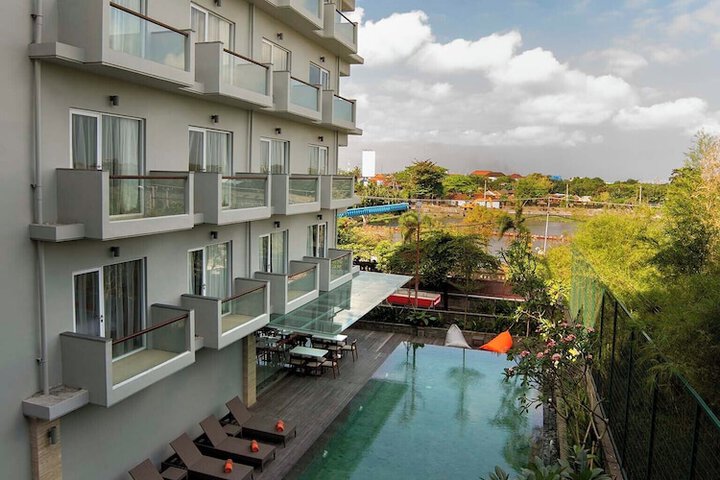 Pool Hotel