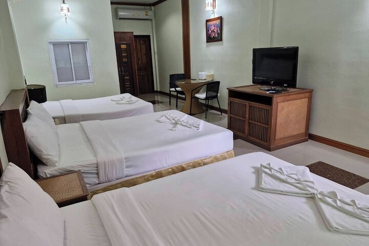Room 8 of 125
