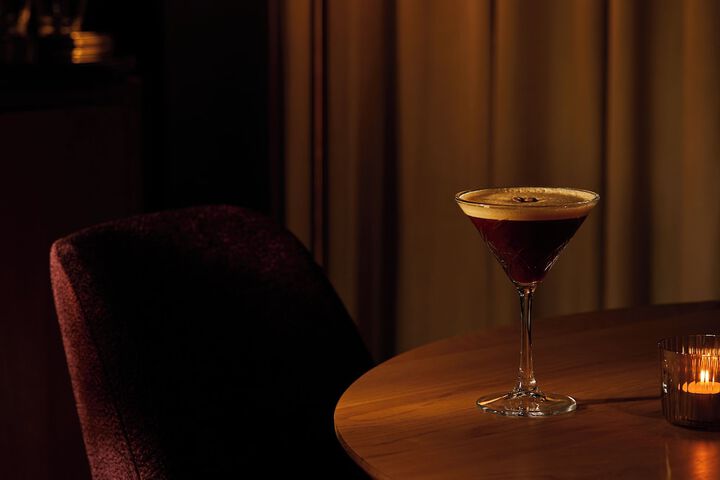 Lounge 48 of 61