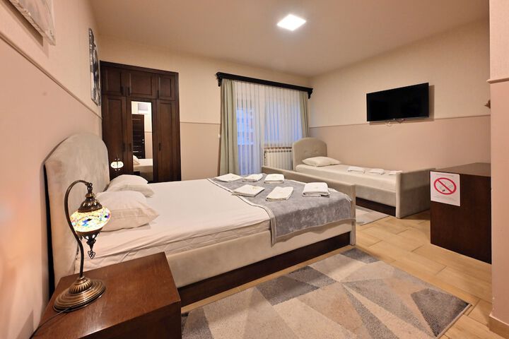 Room 16 of 42