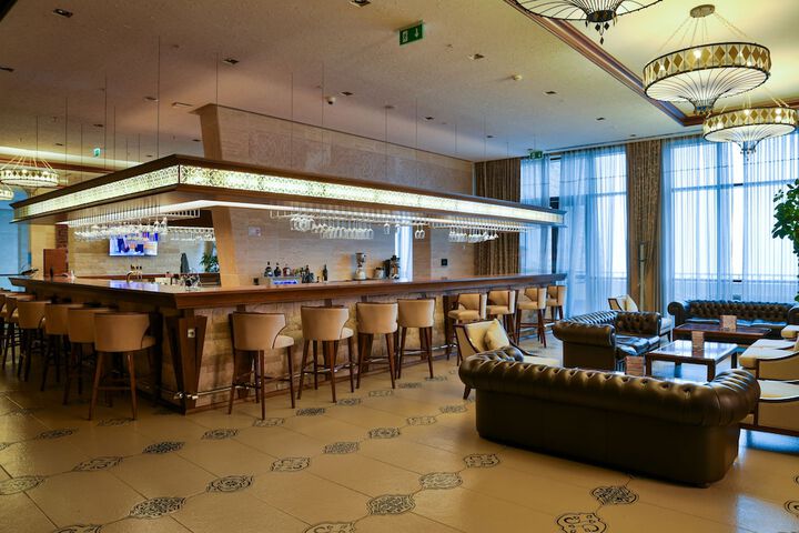 Lounge 83 of 100