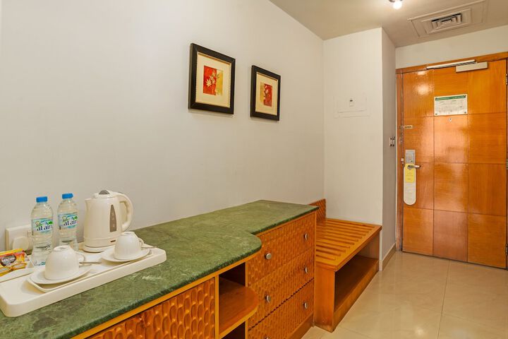 Room 10 of 30