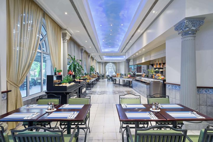 Dining 83 of 198