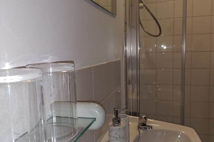 Room 15 of 27