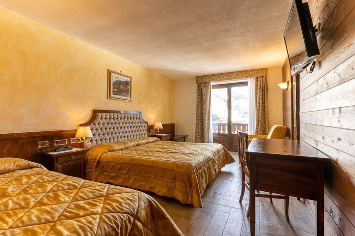 Room 28 of 61