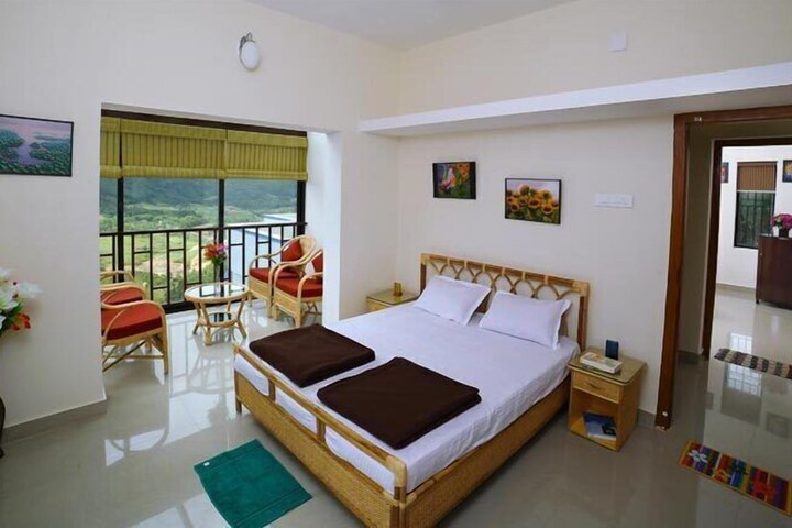 Room 4 of 44
