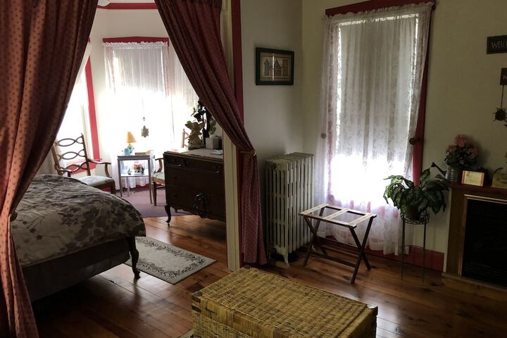 Room 13 of 32