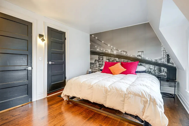 Room 3 of 16