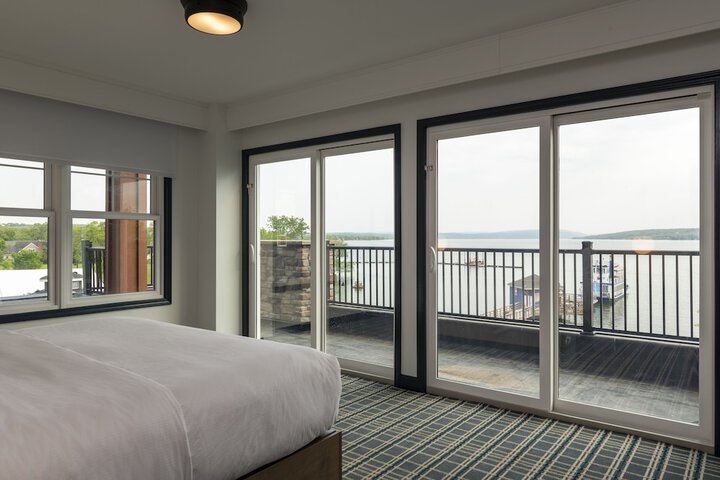 1 King Bed (8 of 17)