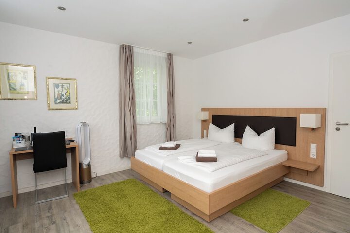Room 17 of 27