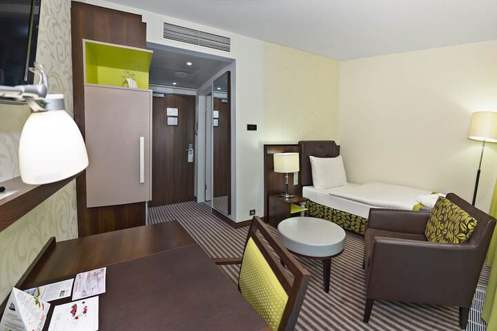 Room 6 of 72