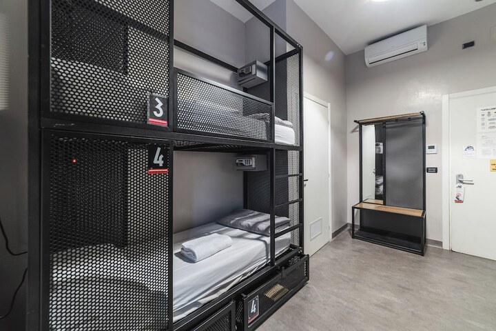 Room 13 of 82