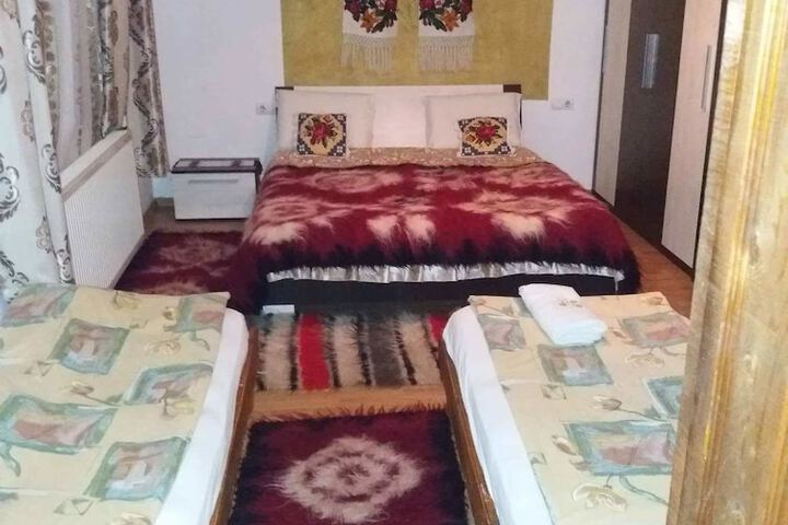 Room 10 of 14