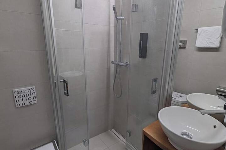 Room 102 of 111