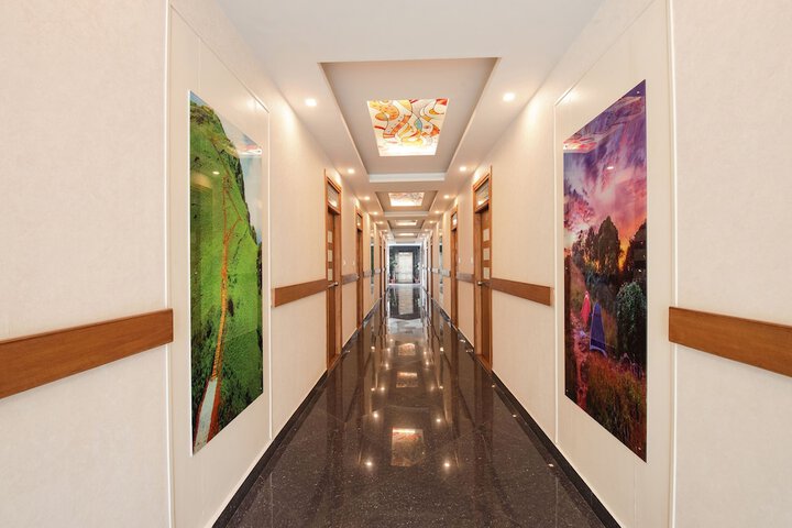 Hotel Interior 4 of 29
