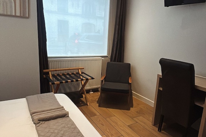 Room 16 of 37