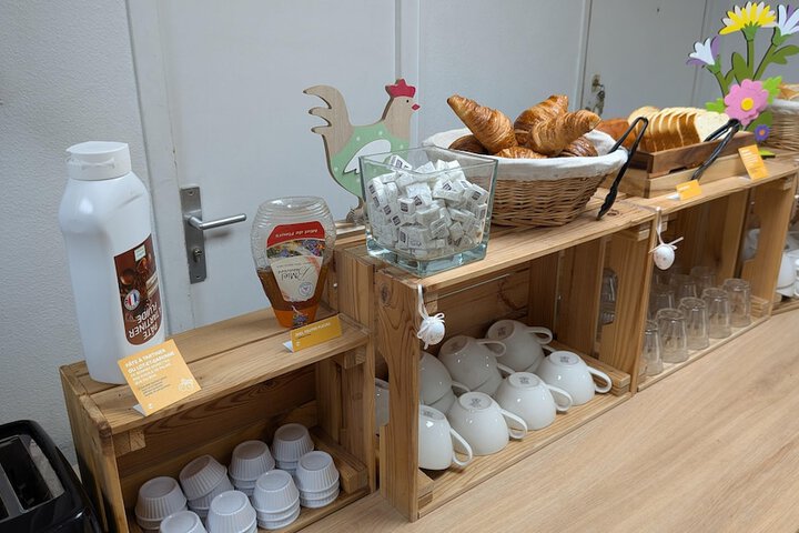 Breakfast/Coffee Service 36 of 50