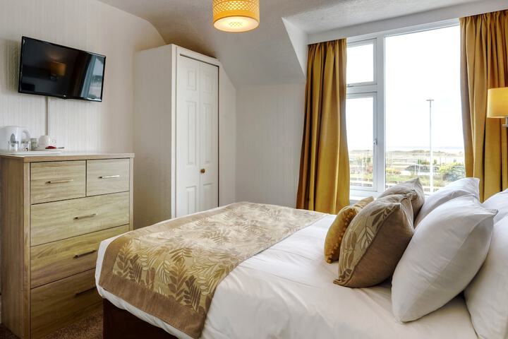 Room 9 of 49