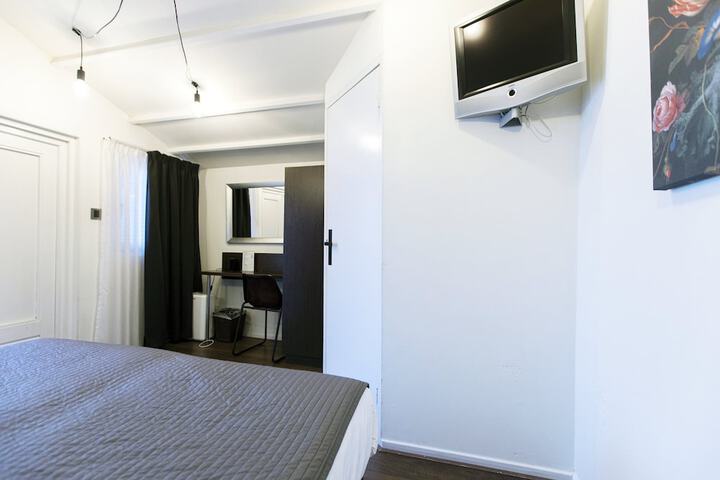 Room 13 of 96