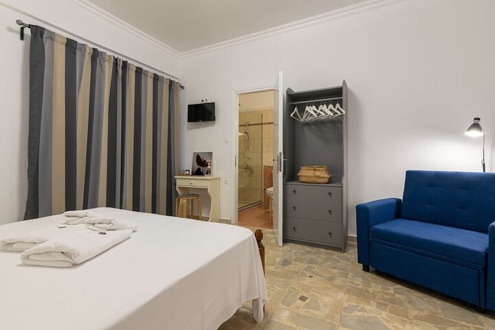 Room 9 of 100