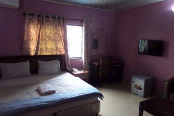 Room 28 of 32