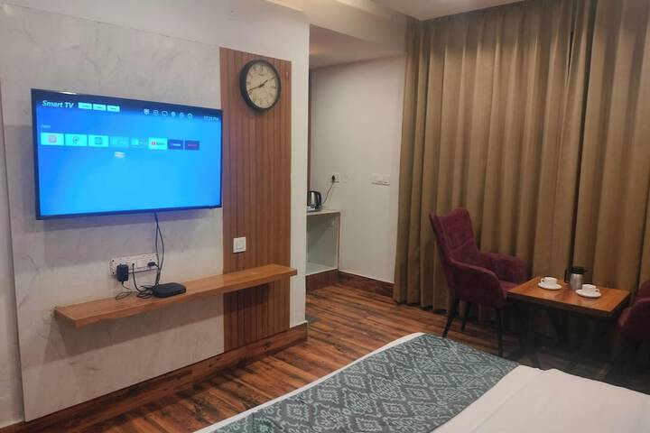 Room 3 of 20