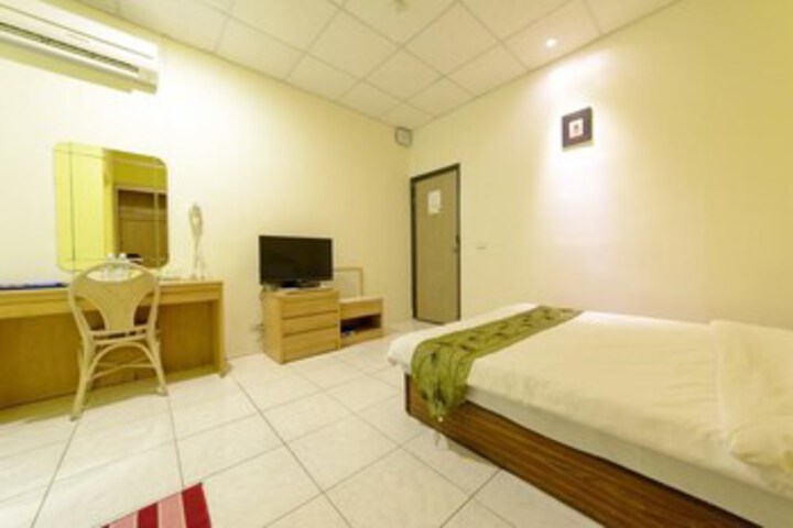 Room 11 of 24