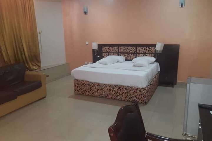 Room 7 of 10
