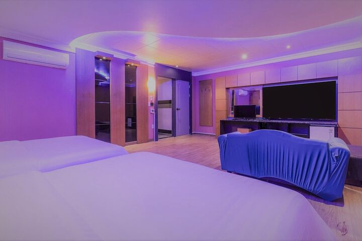 Room 18 of 44