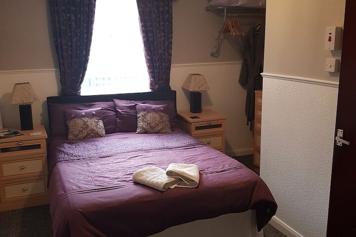 Room 28 of 93