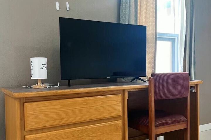 Room 8 of 9
