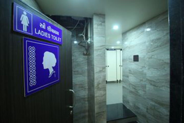 Room 4 of 30