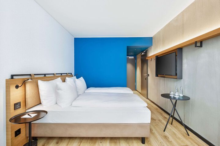 Room 6 of 25