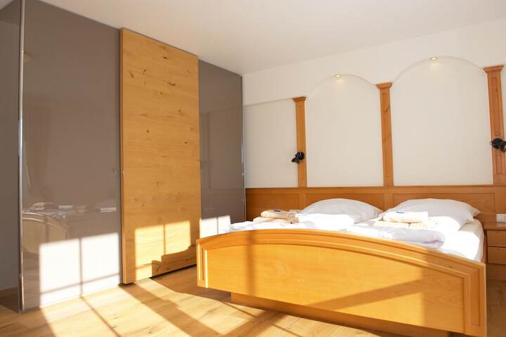 Room 49 of 221