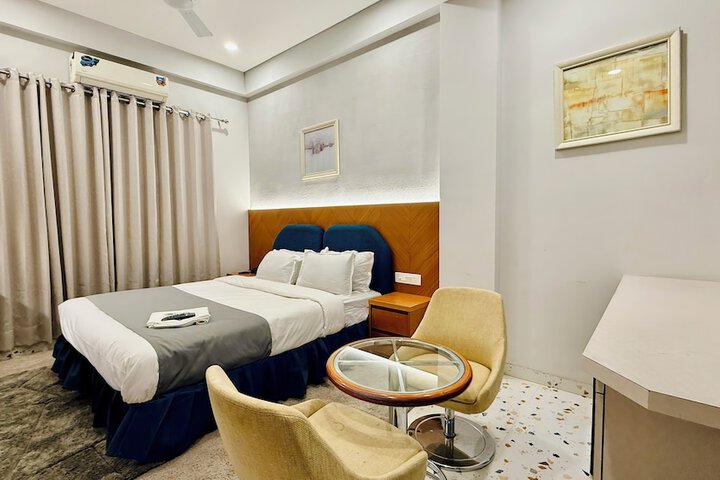 Room 27 of 92