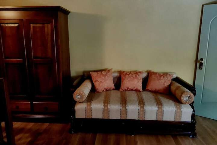 Room 12 of 25