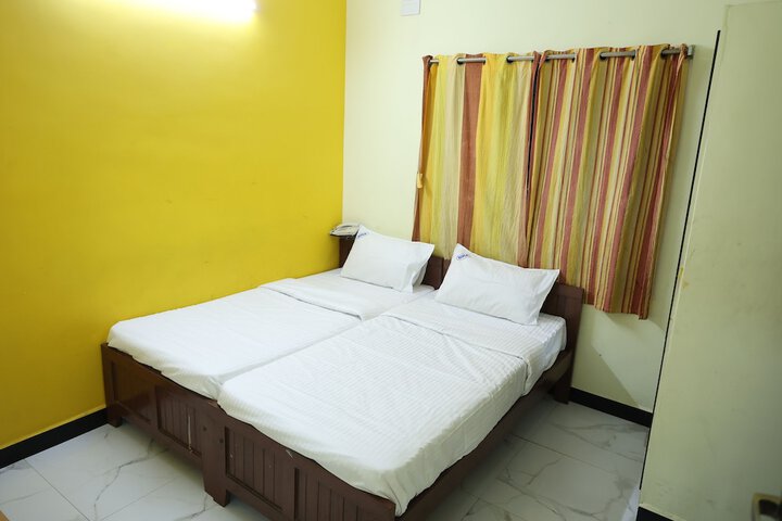 Room 9 of 13