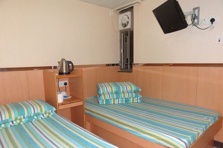 Room 8 of 32