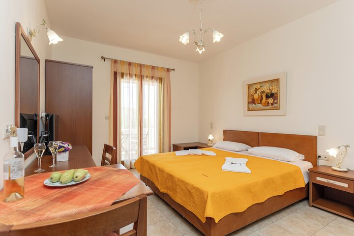 Room 3 of 90