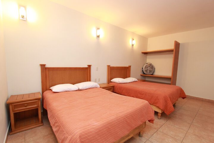Room 6 of 32