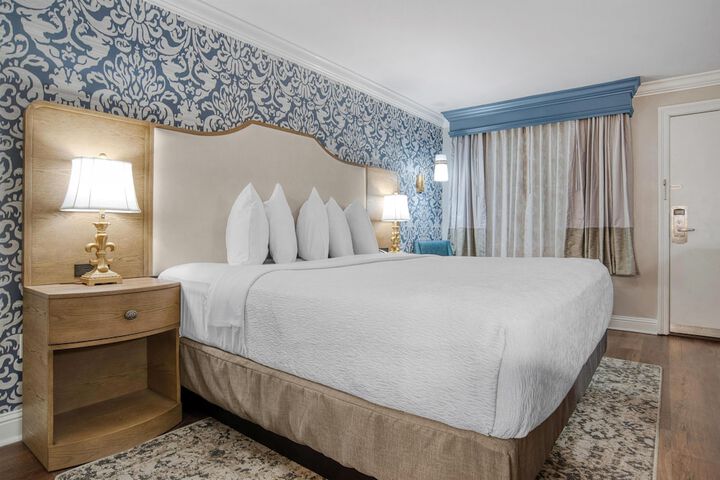 Room 10 of 65