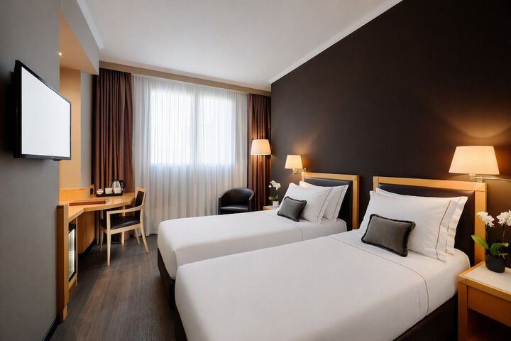 Room 33 of 62
